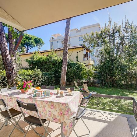 Casa Maddalena Al Mare 600M From Sea - Happy Rentals Марина ди Пиетрасанта Екстериор снимка