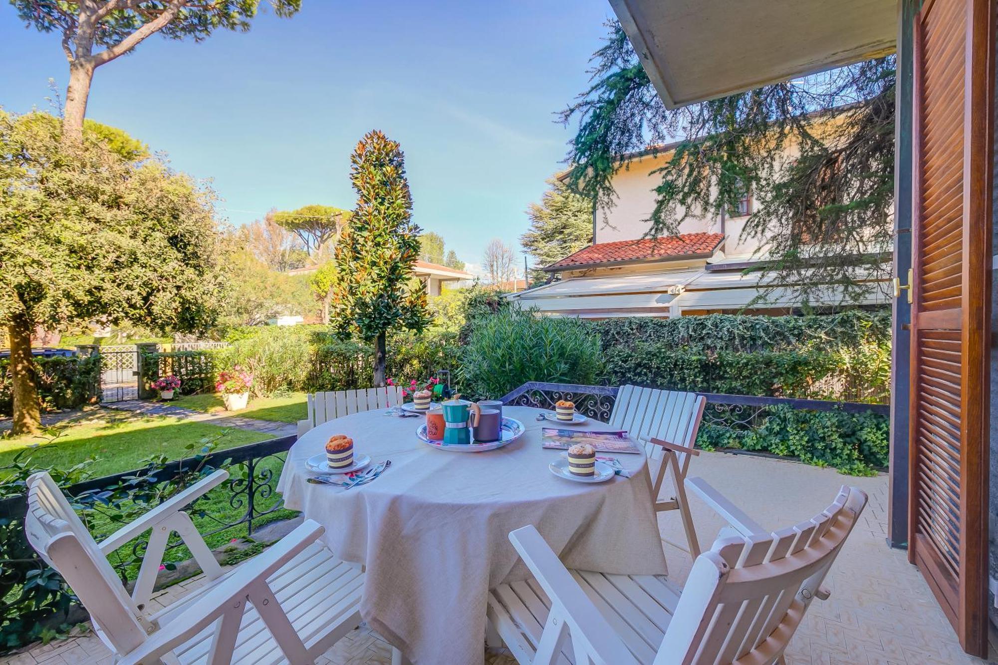 Casa Maddalena Al Mare 600M From Sea - Happy Rentals Марина ди Пиетрасанта Екстериор снимка