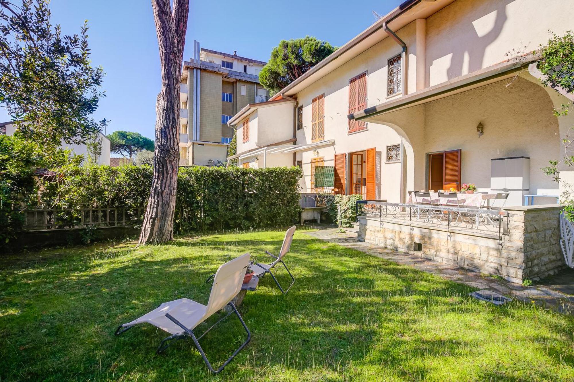 Casa Maddalena Al Mare 600M From Sea - Happy Rentals Марина ди Пиетрасанта Екстериор снимка