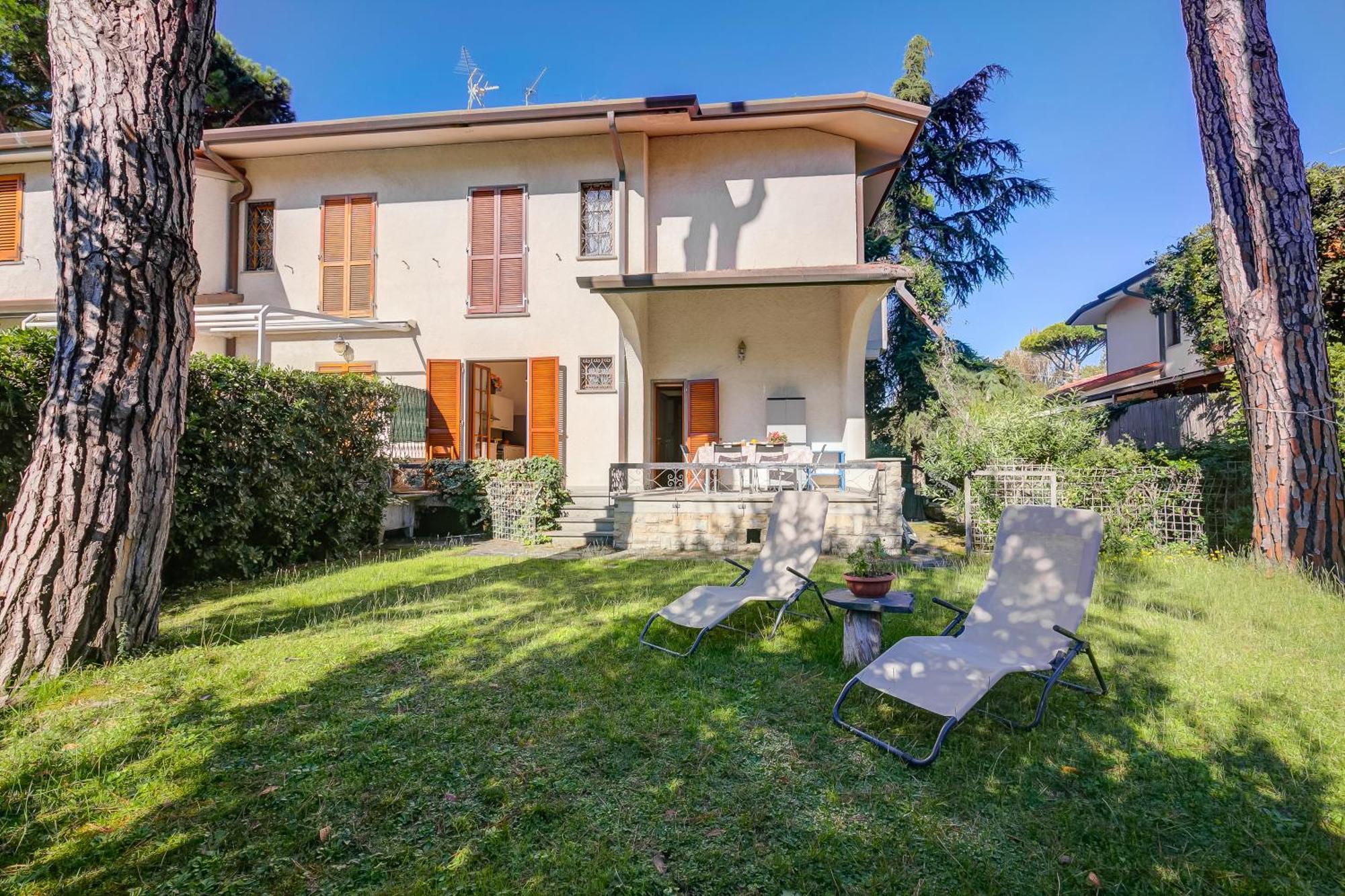 Casa Maddalena Al Mare 600M From Sea - Happy Rentals Марина ди Пиетрасанта Екстериор снимка